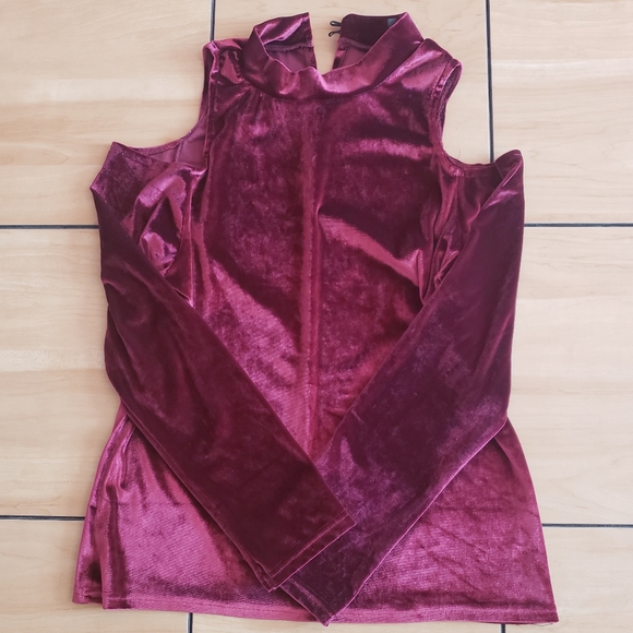 Love by Chesley opened shoulder velvet red vine top. Size Xlarge - Picture 8 of 8